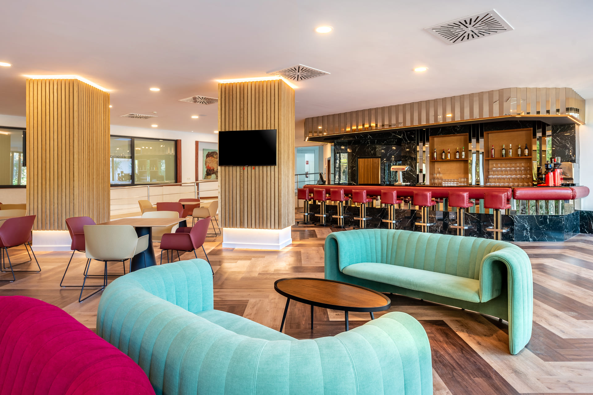 Reforma interior Salón juegos Hotel "Beverly playa"
